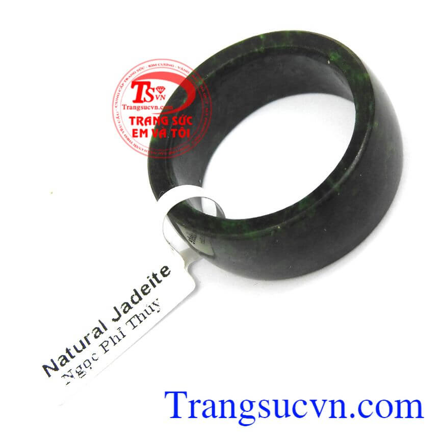 Nhẫn ngọc jadeite thịnh vượng, Nhẫn ngọc, Ngọc cẩm thạch thiên nhiên.