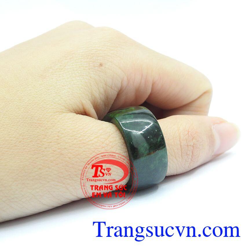 Nhẫn ngọc jadeite thiên nhiên đẹp, Nhẫn ngọc chất lượng cao, ngọc phỉ thúy.