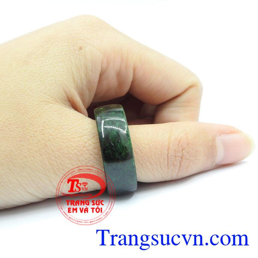 Nhẫn phỉ thúy quyền lực, Nhẫn ngọc, nhẫn ngọc cẩm thạch thiên nhiên.