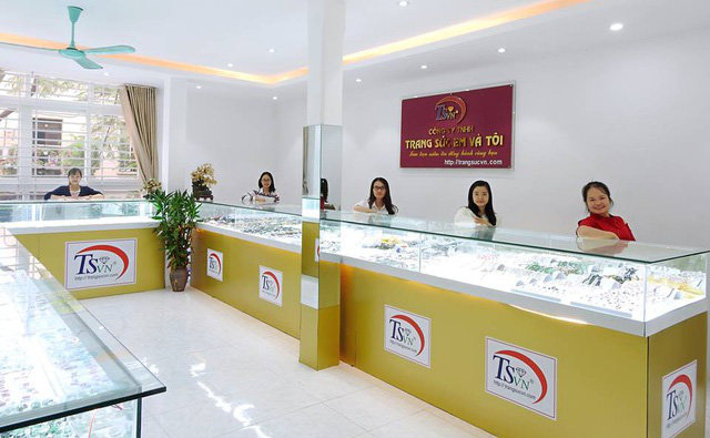 Hành trình kinh doanh trang sức như chuyện cổ tích của một chàng trai nghèo, bại liệt