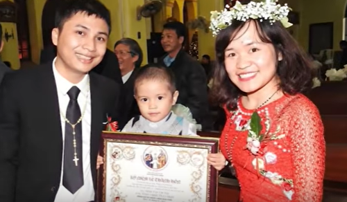 Hành trình kinh doanh trang sức như chuyện cổ tích của một chàng trai nghèo, bại liệt