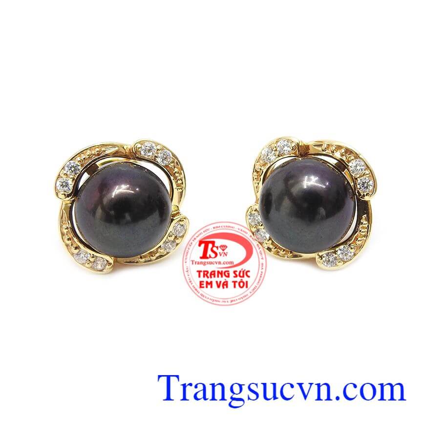 Một mẫu hoa tai cho người ở độ tuổi trung niên Một mẫu hoa tai cho người ở độ tuổi trung niên