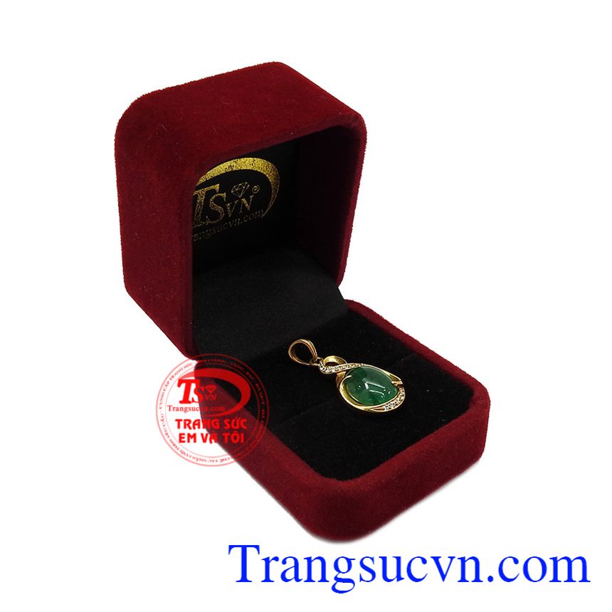 Các chi tiết xung quanh đá được gia công tinh xảo Các chi tiết xung quanh đá được gia công tinh xảo