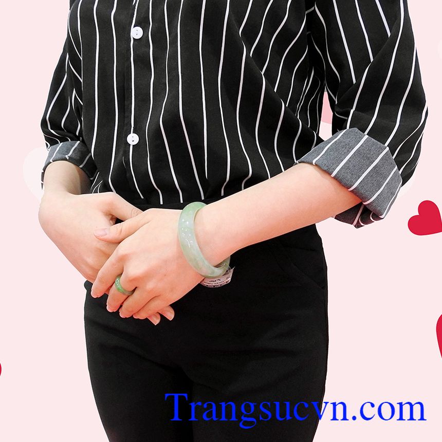 Vòng ngọc thiên nhiên vừa tăng sức khỏe vừa mang may mắn cho mẹ yêu