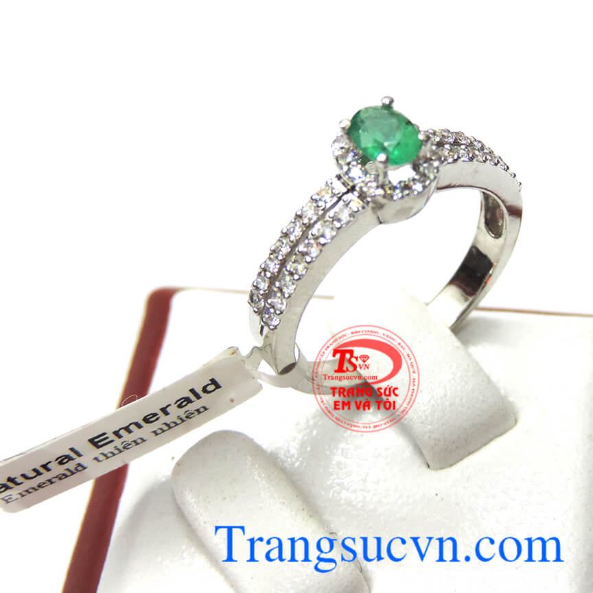Nhẫn vàng emerald nữ tinh tế	