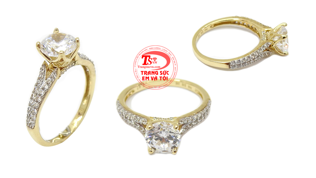 Món quà ý nghĩa sẽ thay những lời yêu thương chân thành. Nhẫn vàng còn được coi như lời mong muốn được che chở, lo lắng cho bạn gái. Sản phẩm nhẫn nữ được thiết kế tinh tế, kiểu dáng hiện đại, thời trang