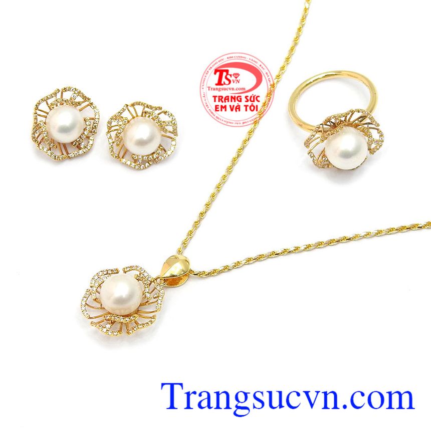 Bộ trang sức là món đồ trang sức không thể nào thiếu của các bạn nữ