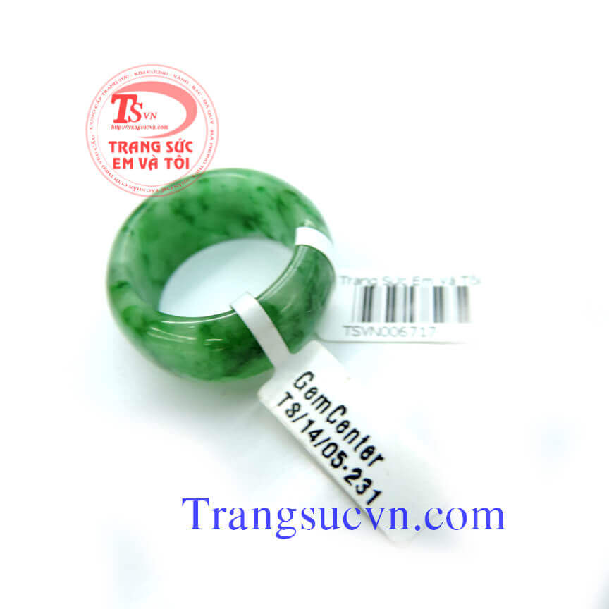Nhẫn ngọc cẩm thạch, thiên nhiên 