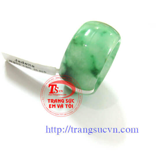 Nhan nam ngoc tu nhien đep