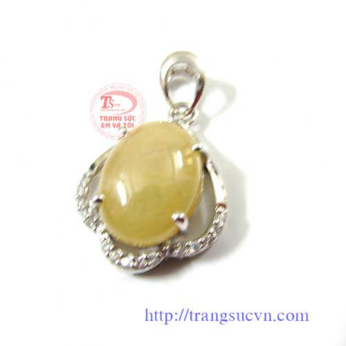 mat_day_sapphire_trang_phot_vang ;Mặt dây sapphire trắng phớt vàng