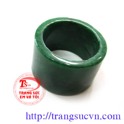 nhan ngoc vuong cam thach