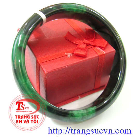 vong_phi_thuy_ban_vuong,Vòng phỉ thúy sơn thủy bản vuông	