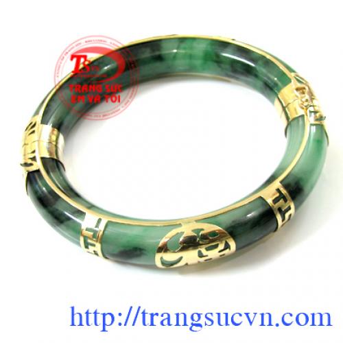 Trang-suc-mung-tho-qua-vong-ngoc-vang