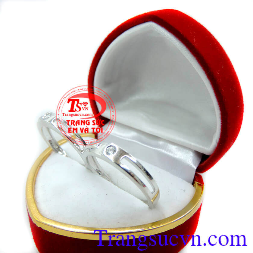 nhan cuoi kim cuong vang trang(1)