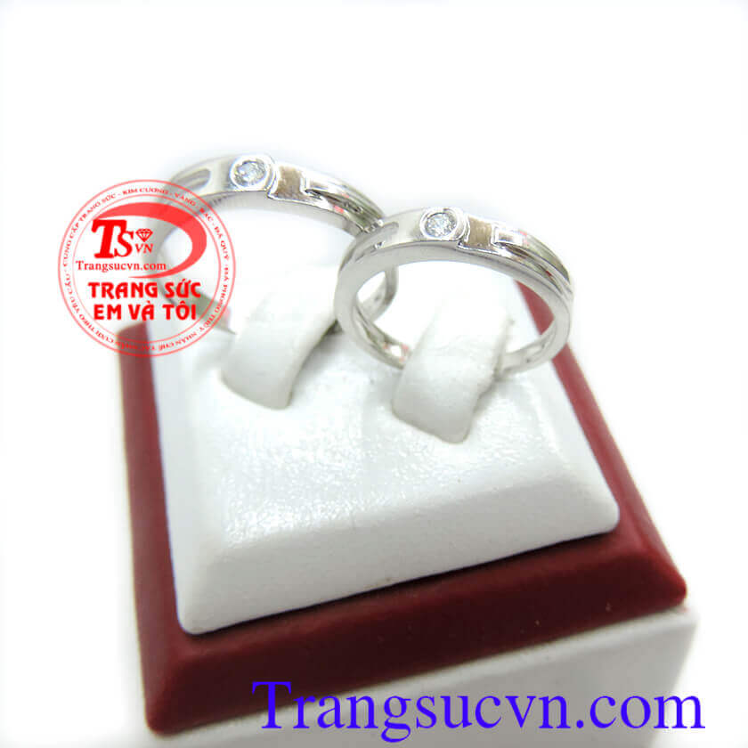 nhan cuoi kim cuong vang trang(1)