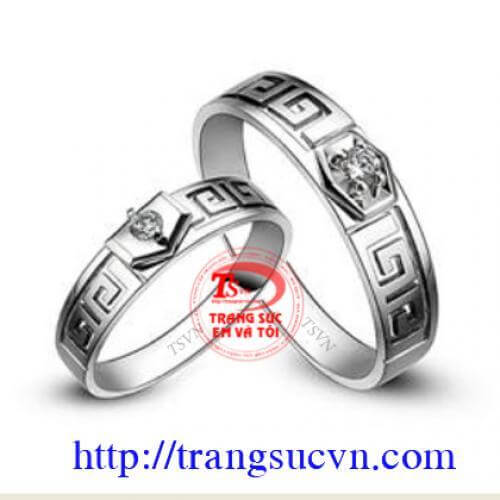 Cặp nhẫn cưới hoa văn gắn kim cương Cặp nhẫn cưới hoa văn gắn kim cương