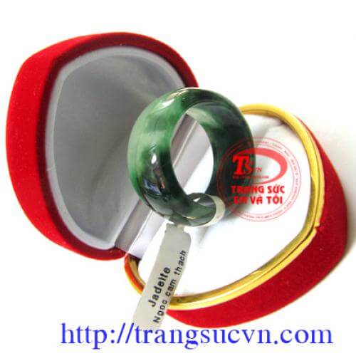 Nhẫn ngọc cẩm thạch màu đen thiên nhiên Nhẫn ngọc cẩm thạch màu đen thiên nhiên