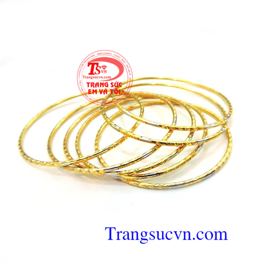 Vòng tay vàng lắc tay 7 chiếc:
Mang đến sự hoàn hảo cho phong cách của bạn với vòng tay vàng lắc tay 7 chiếc. Với thiết kế đơn giản nhưng tinh tế, sản phẩm sẽ là điểm nhấn cho bề ngoài của bạn. Chất liệu vàng 18k đảm bảo độ bền và sang trọng cho chiếc vòng tay này.